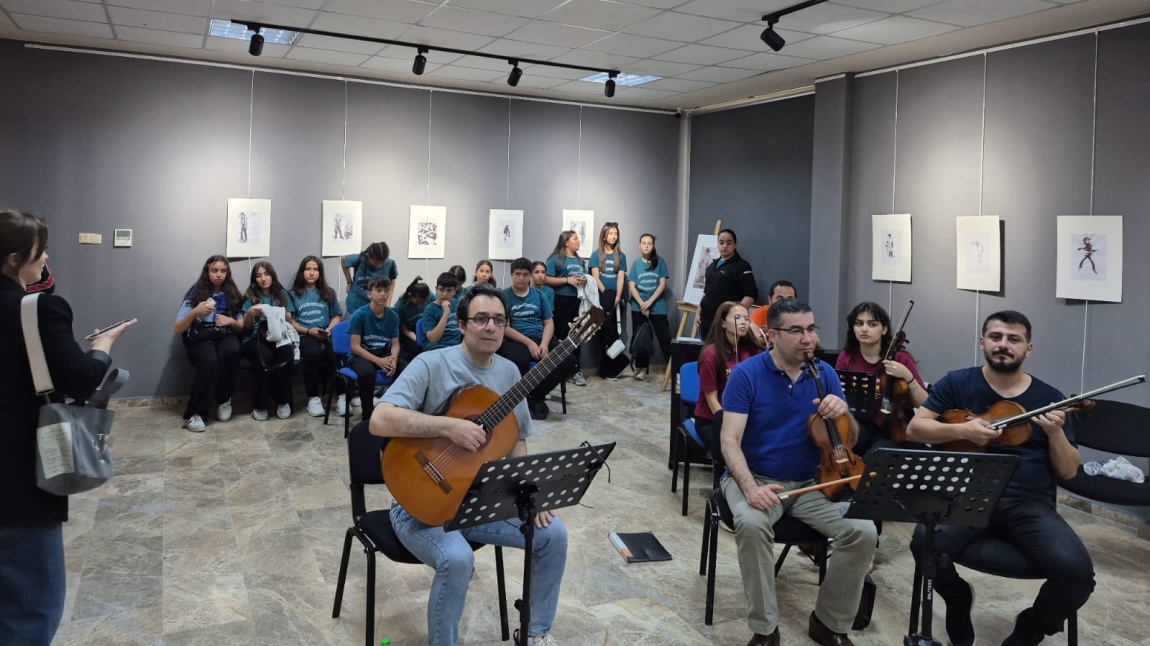 Öğrencilerimizle Güzel Sanatlar ve Spor Lisesine Tanıtım Gezisi Gerçekleştirdik.
